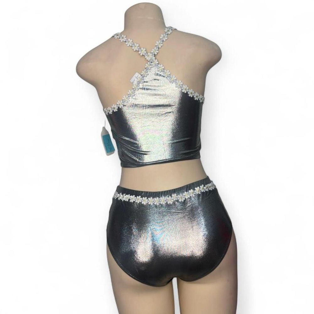 Silver metallic two piece set with daisy floral details - Picture 2 of 7